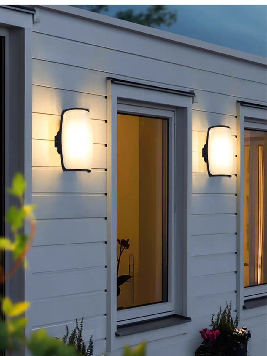 EXTERIOR WALL LIGHT