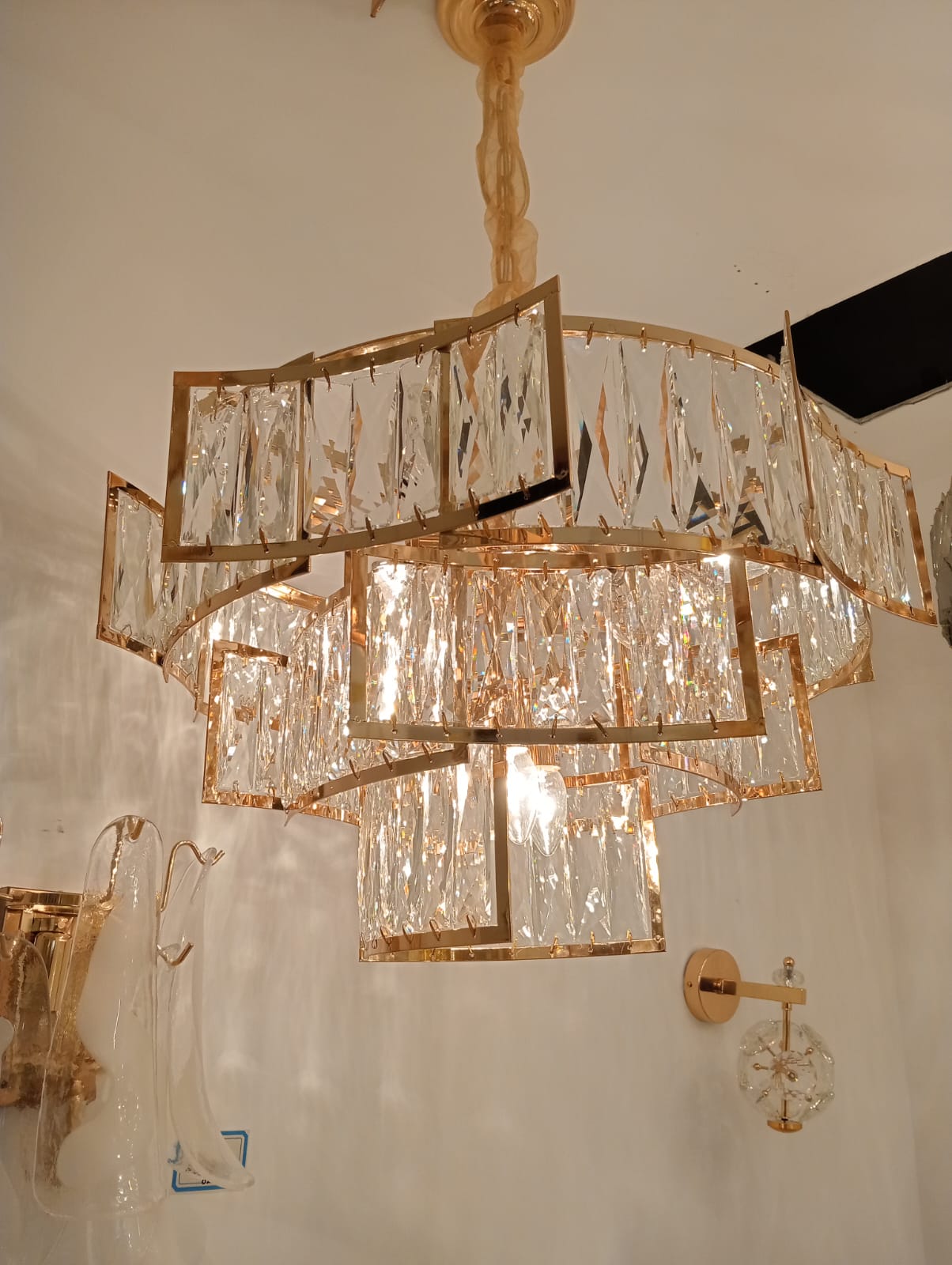 chandeliers in pakistan
