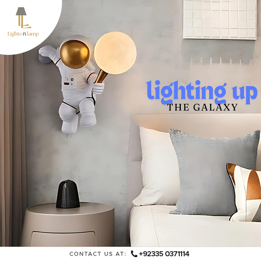 ASTRONAUT WALL LAMP