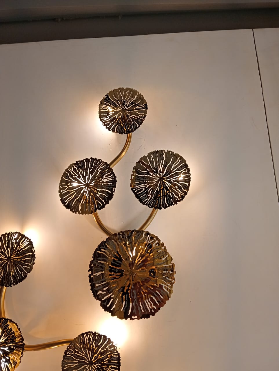 NORDIC GOLD LOTUS LEAF WALL LIGHT