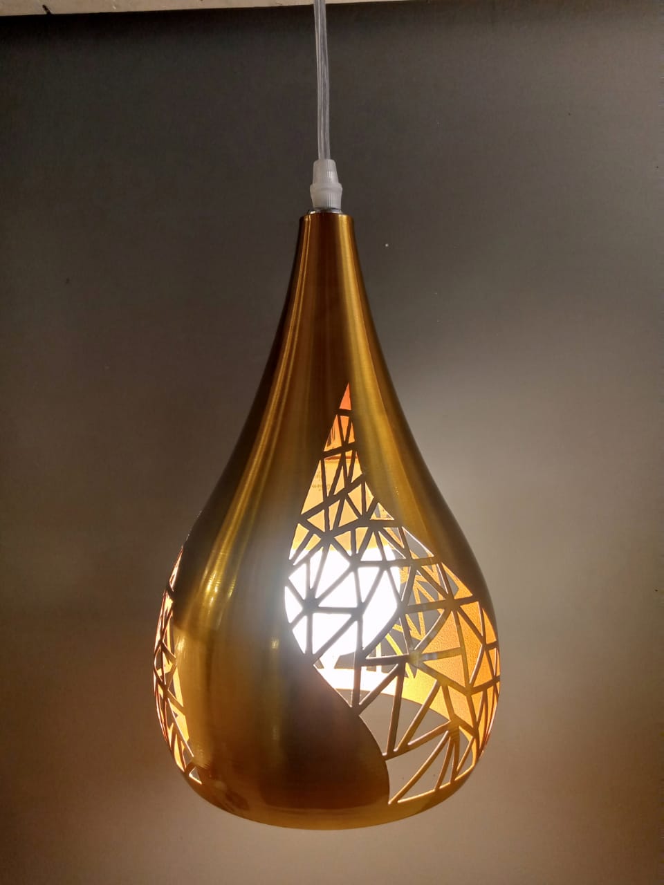 DECORATIVE GOLDEN PENDANT LIGHT