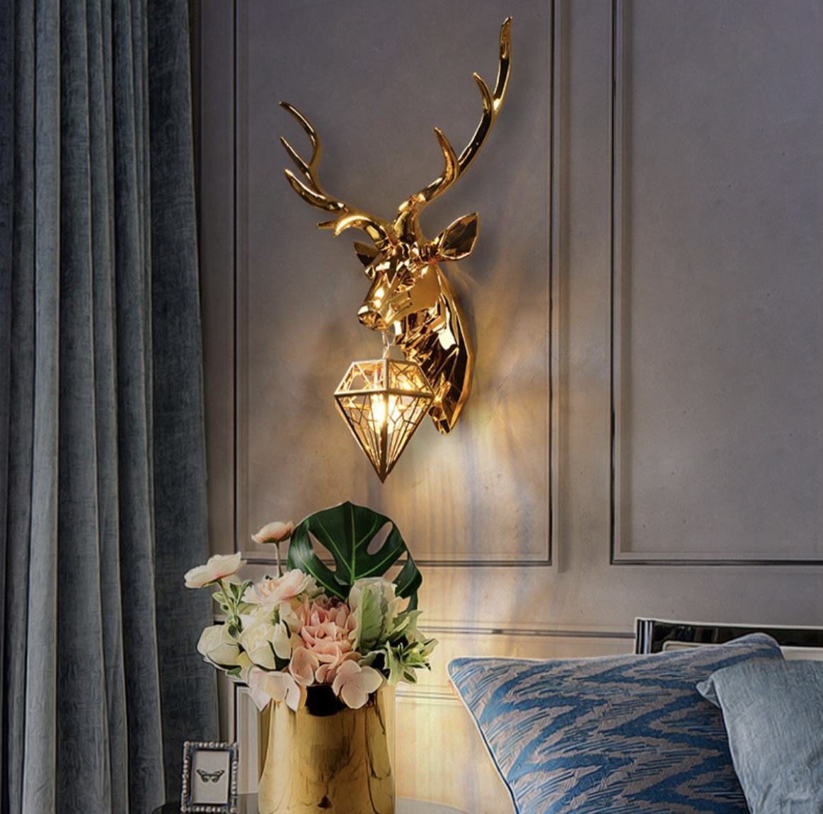ANTLER WALL LAMP WITH DIAMOND LIGHT