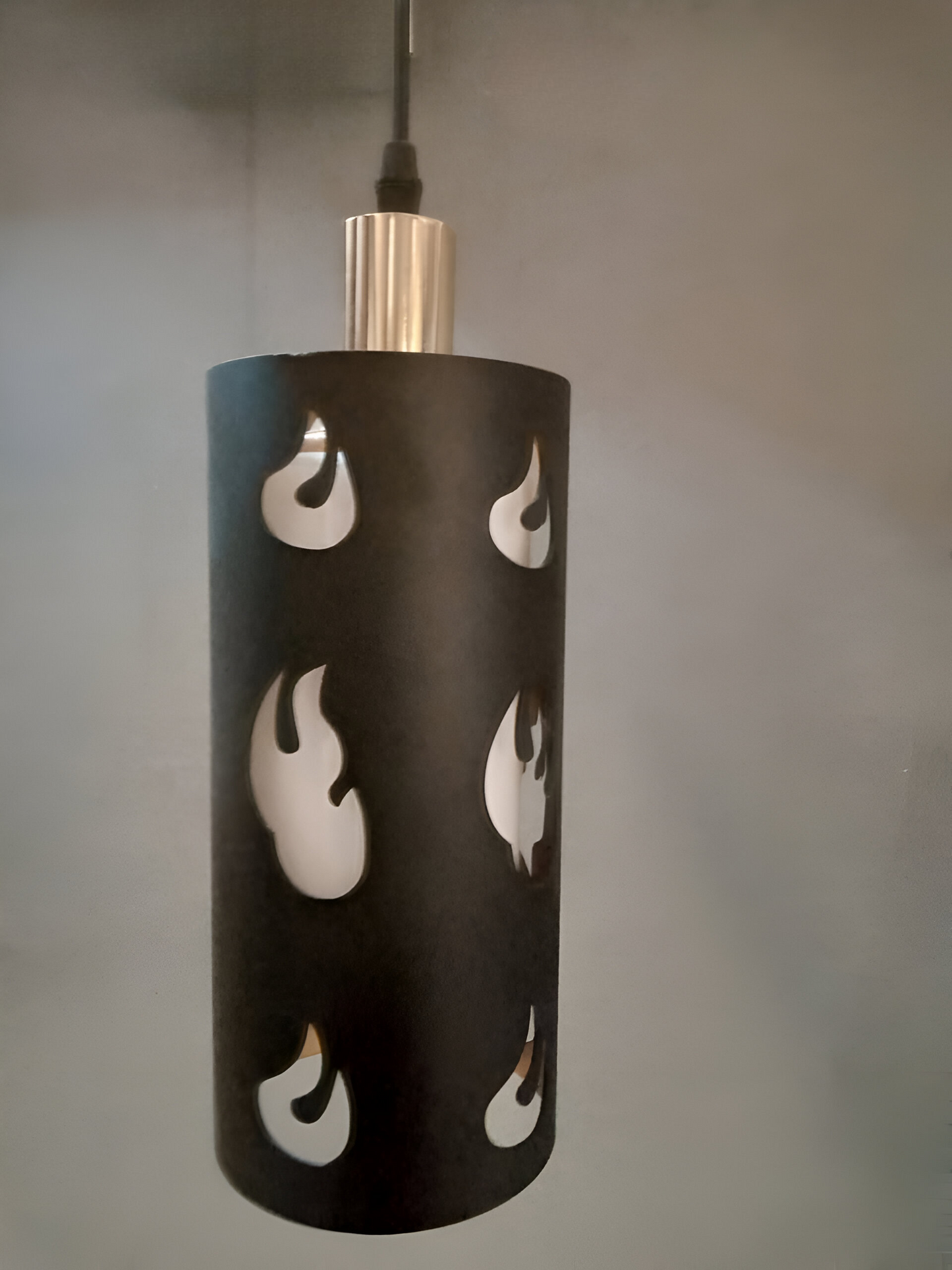 MODERN SLEEK PENDANT LIGHT