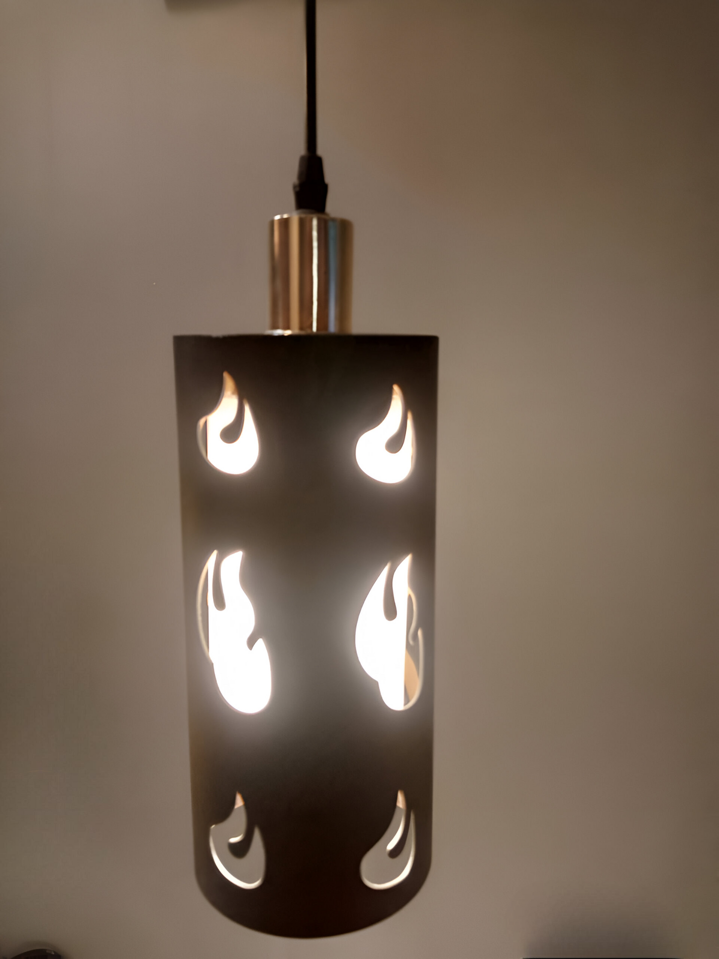 MODERN SLEEK PENDANT LIGHT